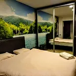 Cozy Downtown Oasis